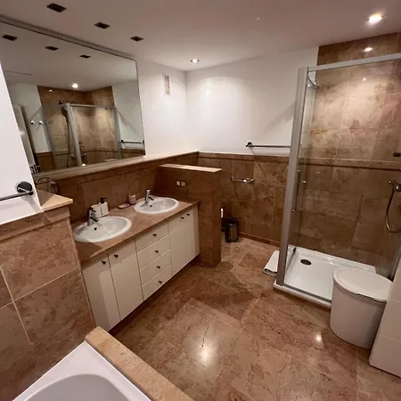 Bahia - 2 Bedroom Seafront 公寓 *