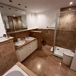 Bahia - 2 Bedroom Seafront דירה *